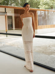 Ausgehöhltes schulterfreies Maxikleid mit Schal