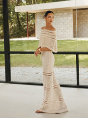 Ausgehöhltes schulterfreies Maxikleid mit Schal