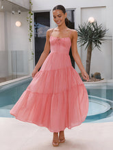 Langes Kleid mit gesmoktem Rückendesign und gestuftem Camisole