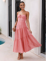 Langes Kleid mit gesmoktem Rückendesign und gestuftem Camisole