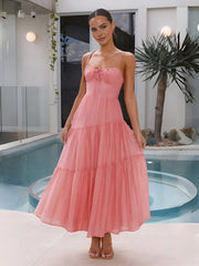 Langes Kleid mit gesmoktem Rückendesign und gestuftem Camisole