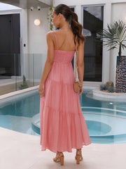 Langes Kleid mit gesmoktem Rückendesign und gestuftem Camisole