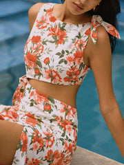 Langes Kleid mit Blumenmuster, Knotendetail und Schlitz