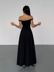 Einfarbiges, schulterfreies, langes Plisseekleid