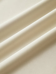 Langes Satinkleid mit Cut-Outs und Reißverschluss