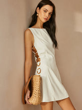 Ärmelloses Kleid mit O-Ring-Ausschnitt