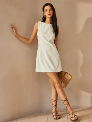 Ärmelloses Kleid mit O-Ring-Ausschnitt