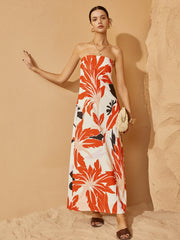 Schulterfreies, gerafftes Kleid mit Schlitz