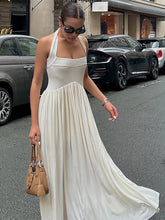 Langes Swing-Kleid mit Neckholder-Einsätzen