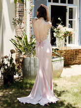 Langes, rückenfreies Kleid mit Schnürung und Kordelzug