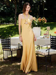 Neckholder-Rückenfreies langes Satinkleid