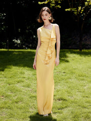 Asymmetrisches, rückenfreies, langes Kleid mit Rüschen