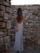 Rückenfreies Camisole-Kleid mit Rüschen und Punkten