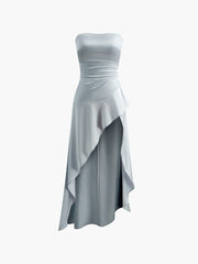Asymmetrisches trägerloses Kleid mit Rüschen