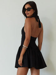 Kurzes Kleid mit Neckholder-Einsatz und Korsett