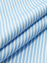 Lange Hose mit weitem Bein und Nadelstreifen