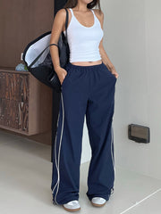 Hose mit Kordelzug und kontrastierender Paspelierung