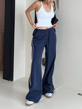 Hose mit Kordelzug und kontrastierender Paspelierung