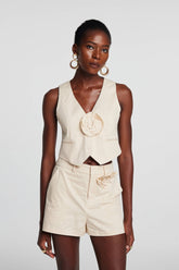 Briana – Tief ausgeschnittenes Blumenoberteil in Weiß