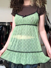 Anmutiges Minikleid mit Blumenmuster und Spitzenbesatz