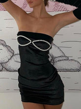 Figurbetontes, klassisches, trägerloses Club-Minikleid mit Schlitzen und Leiterausschnitt - Weiß