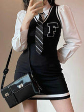 Anmutige Kleider mit V-Ausschnitt und seitlichem Schlitz