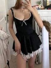 Anmutiges Kurzarm-T-Shirt mit Spitzeneinsätzen