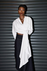 Cadence Ruch – Asymmetrisches Oberteil mit Schnürung