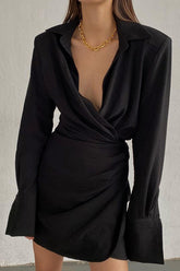 Gerüschtes Hemdkleid mit Wasserfallausschnitt