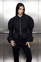 Emily – Wattierte Satin-Daunenjacke mit Schößchenmuster