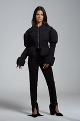 Emily – Wattierte Satin-Daunenjacke mit Schößchenmuster