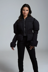 Emily – Wattierte Satin-Daunenjacke mit Schößchenmuster