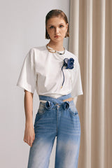 Emmalyn T-Shirt mit gerüschtem Blumenmuster