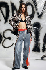 Erica Jeans mit Leopardenmuster und dekonstruierten Streifen