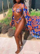 Bedruckter Bikini mit Überwurf