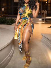 Bedrucktes Kleid mit Seitenschlitz und Bindeband