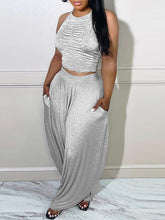 Indiebeautie – Set aus einfarbigem Neckholder-Top und lässiger Hose