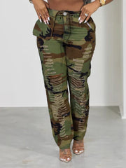 indiebeautie – Zerrissene Hose mit Camouflage-Muster