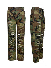 indiebeautie – Zerrissene Hose mit Camouflage-Muster