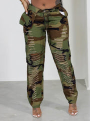 indiebeautie – Zerrissene Hose mit Camouflage-Muster
