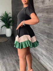 Indiebeautie – Dreifarbiges Rüschenkleid