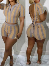 Indiebeautie – Gestreiftes Set aus Top und Shorts mit Rückenbindung