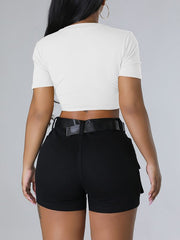 Indiebeautie – T-Shirt mit doppeltem Kreuz und gebundener Vorderseite