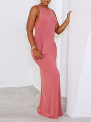 Einfarbiges ärmelloses Kleid mit Schlitz