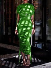 Indiebeautie – Einfarbiges Kleid mit Kordelzug und Rüschen