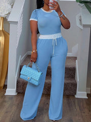 Geripptes T-Shirt- und Hosen-Set