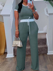 Geripptes T-Shirt- und Hosen-Set