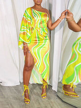 Bedrucktes One-Shoulder-Kleid mit Schlitz