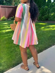 Mehrfarbiges gestreiftes Kleid