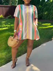 Mehrfarbiges gestreiftes Kleid